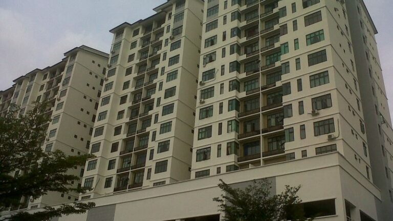 Interior apartemen modern setelah renovasi di Jakarta Selatan dengan konsep minimalis.