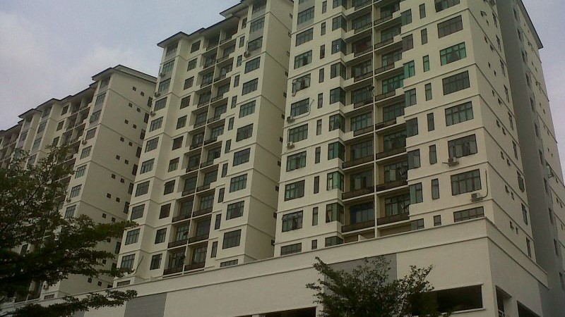 Interior apartemen modern setelah renovasi di Jakarta Selatan dengan konsep minimalis.