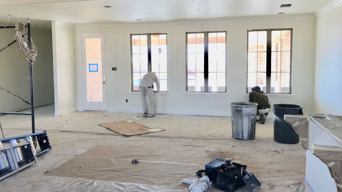 Proses renovasi rumah di Bekasi oleh kontraktor profesional dengan hasil bangunan rapi, modern, dan berkualitas tinggi.