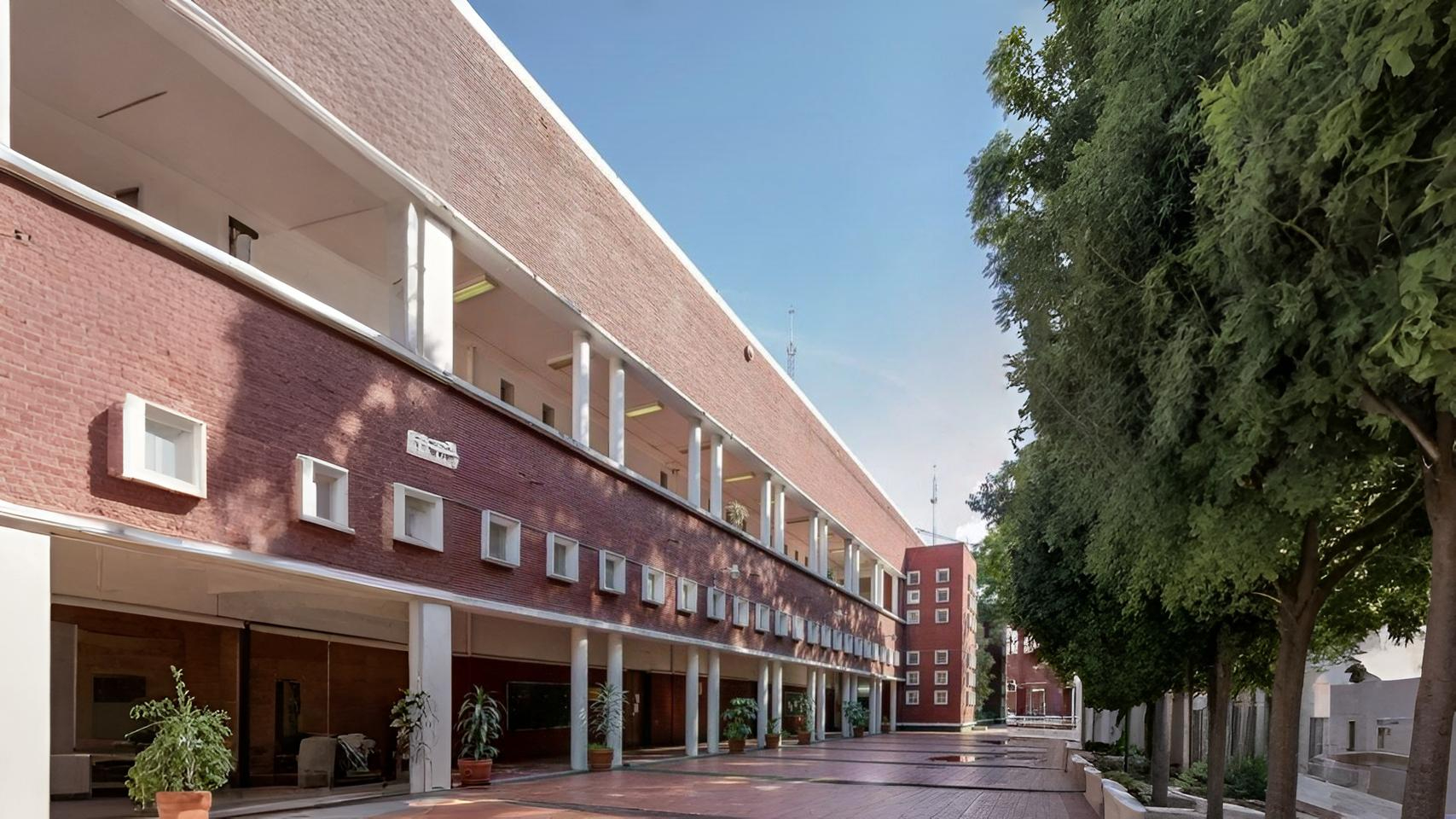 • Renovasi sekolah untuk lingkungan belajar yang lebih baik.