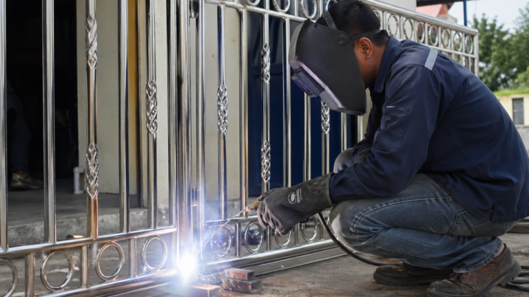 Jasa tukang las pagar stainless profesional di Cipayung